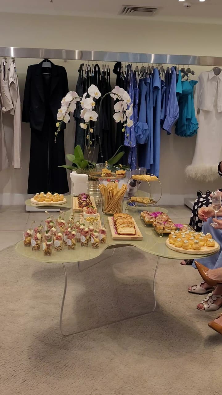 Mesa de A&B com orquídeas — Barra